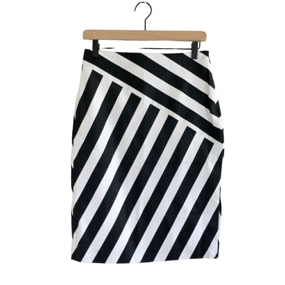 NWT Banana Republic Black and White Striped Pencil women’s Skirt 2 knee length - Picture 1 of 6